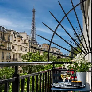 Le Cercle Tour Eiffel Hotel